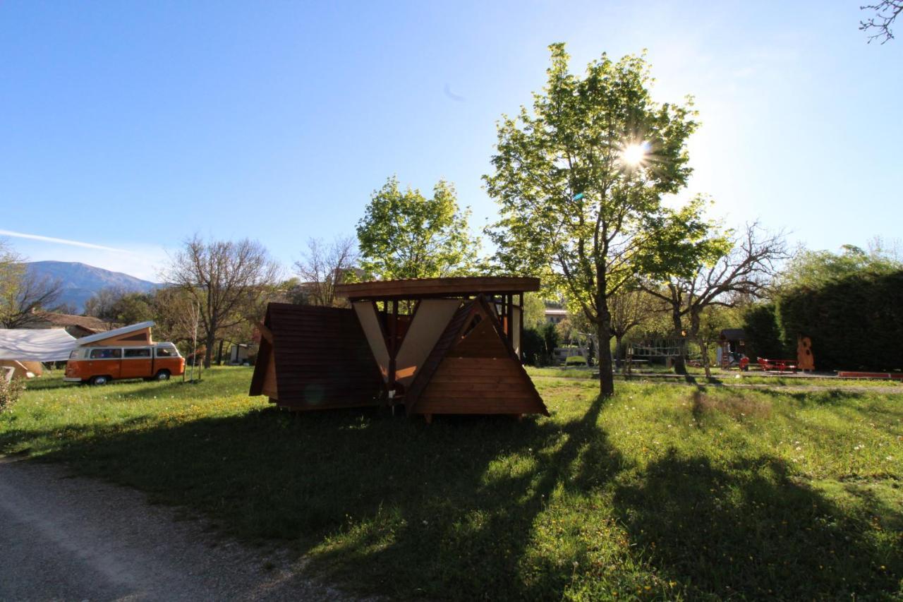 Habitat Createur - Hebergements Insolites Au Camping Municipal "Les Ecureuils" Recoubeau-Jansac Exterior foto