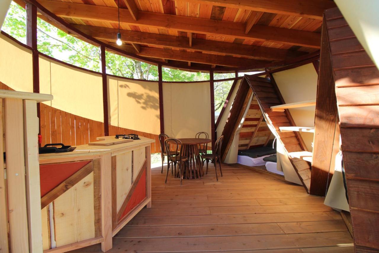 Habitat Createur - Hebergements Insolites Au Camping Municipal "Les Ecureuils" Recoubeau-Jansac Exterior foto