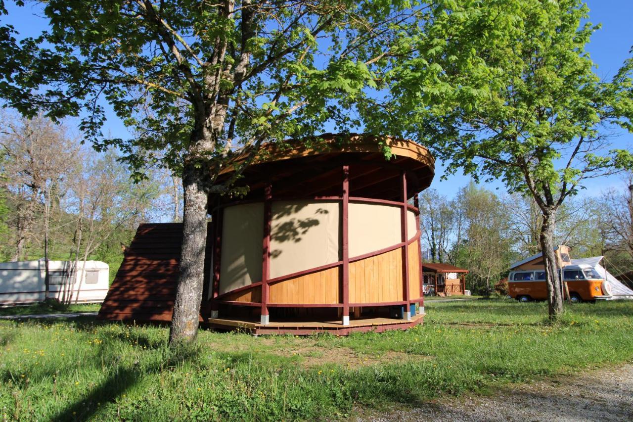 Habitat Createur - Hebergements Insolites Au Camping Municipal "Les Ecureuils" Recoubeau-Jansac Exterior foto